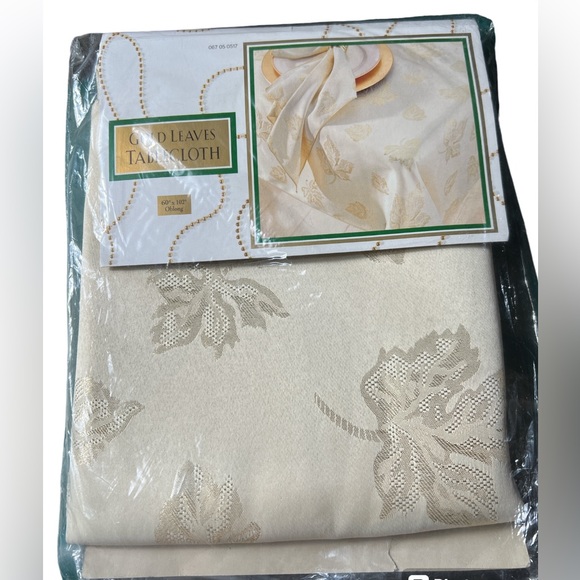 VINTAGE Dayton Hudson Oblong Tablecloth Gold Leaves 60” x 102” Spain - Picture 1 of 2